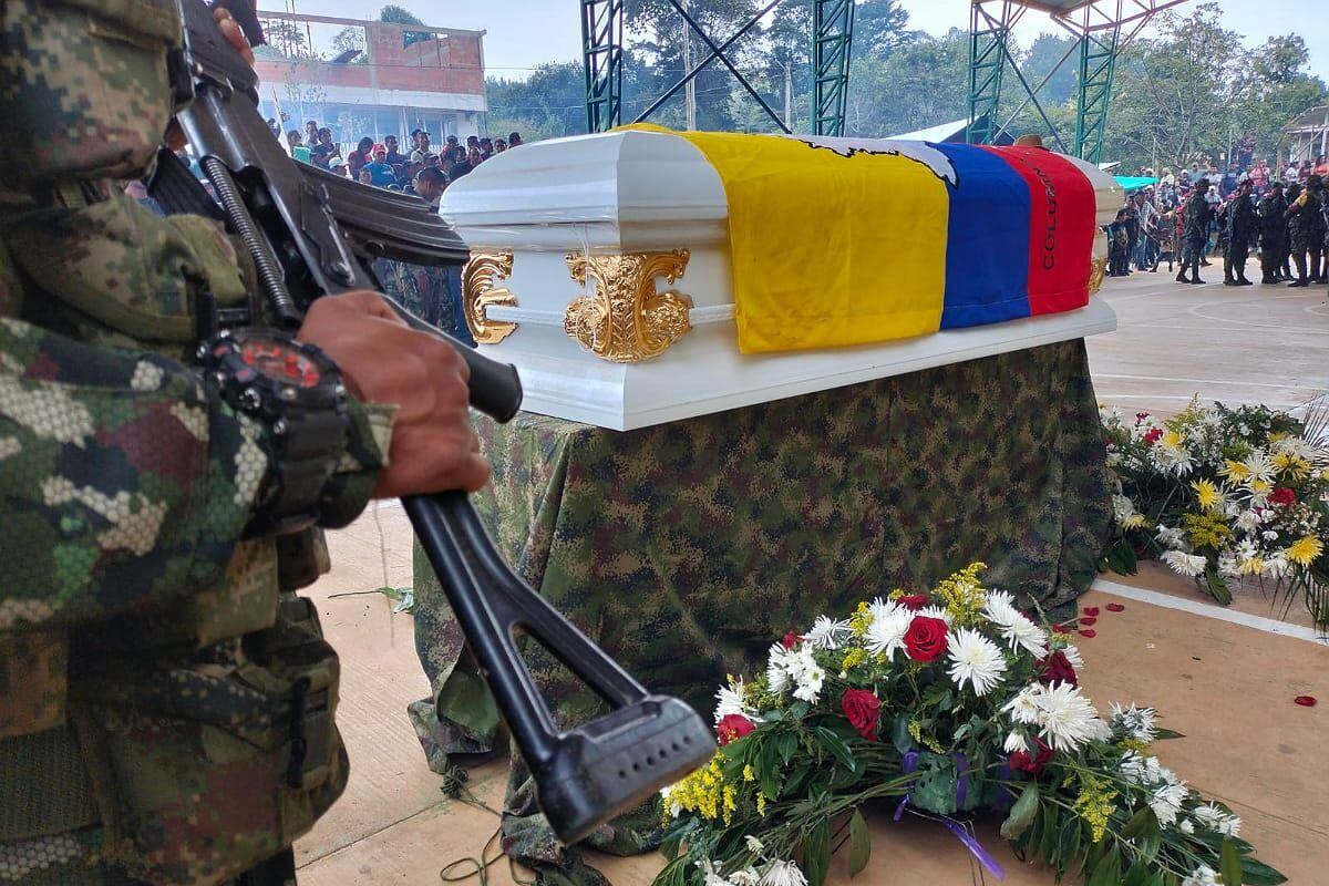 La comunidad decidió realizarle un sepelio a quien fue el comandante del estructura Jaime Martínez, señalado de cruentos delitos en el Cauca. Crédito: Cortesía.