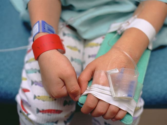 El menor presenta lesiones en sus brazos que indicarían que habría sido amarrado en varias ocasiones. Foto: GettyImages.