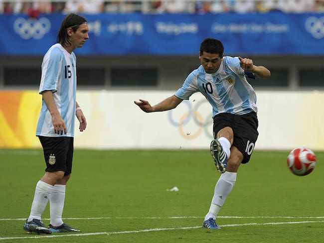 Lionel Messi y Riquelme en 2008. Foto: LIU JIN/AFP via Getty Images.