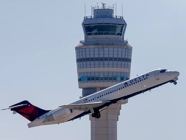 Casi 2.000 vuelos fueron cancelados este lunes en Estados Unidos en medio del cierre del Gobierno. Foto: EFE/ Erik S. Lesser