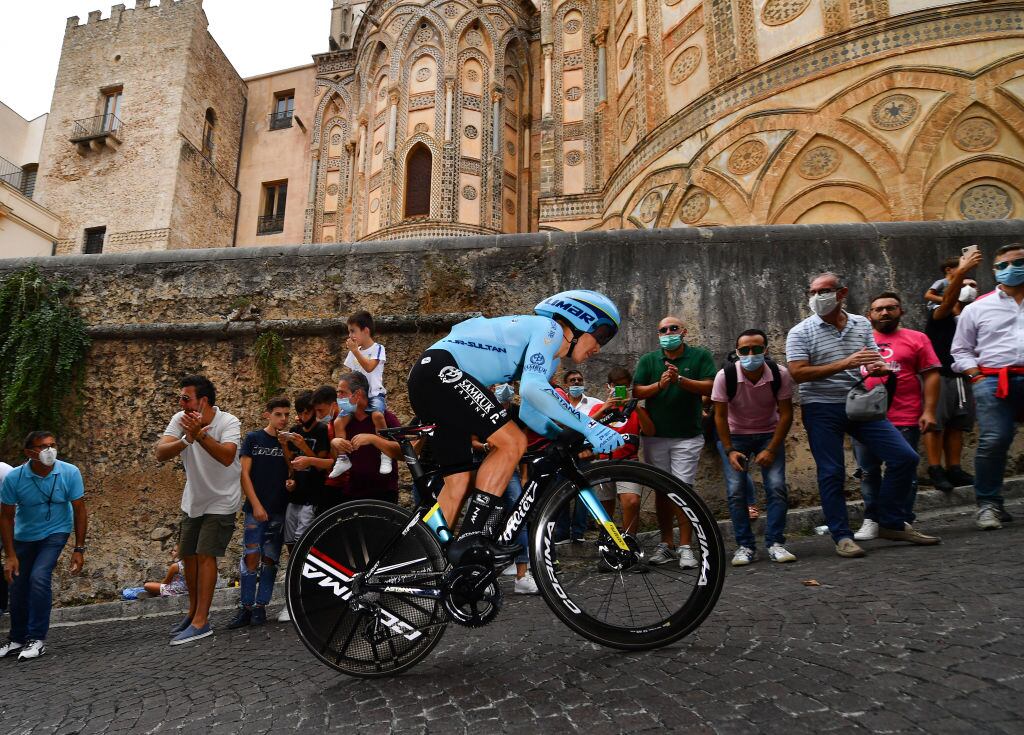 Miguel Ángel López Moreno con el equipo Astana en el Giro de Italia 2020. (Photo by Stuart Franklin/Getty Images,)