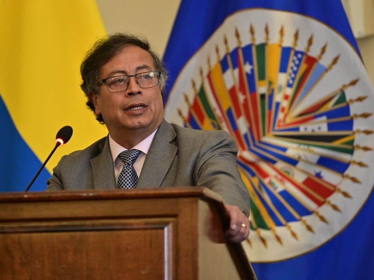 “La confusión de la orden puede llevarnos a fracasos”: Petro convoca reunión de generales