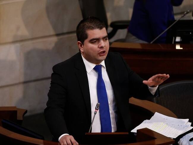 El demandante solicitó que se decretara la pérdida de investidura de Julián Bedoya por la causal consistente en no asistir a seis sesiones plenarias de la Cámara de Representantes. Foto: Colprensa / JUAN PÁEZ