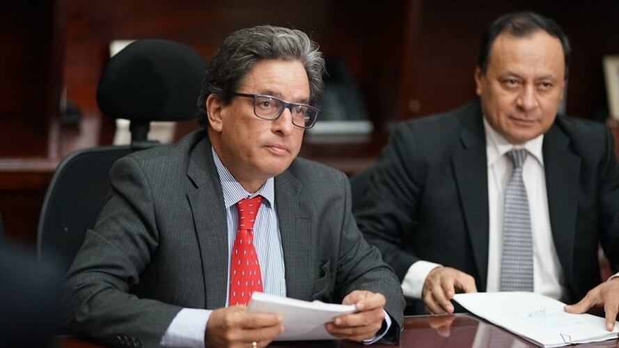 Tengan por seguro que las medidas que se aprobaron hoy, tendrán éxito”, sostuvo el ministro de Hacienda, Alberto Carrasquilla. . Foto: Colprensa