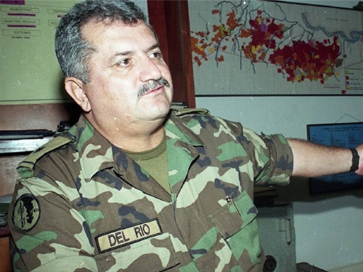 General (r) del Río denunció ante la JEP que es víctima de seguimientos