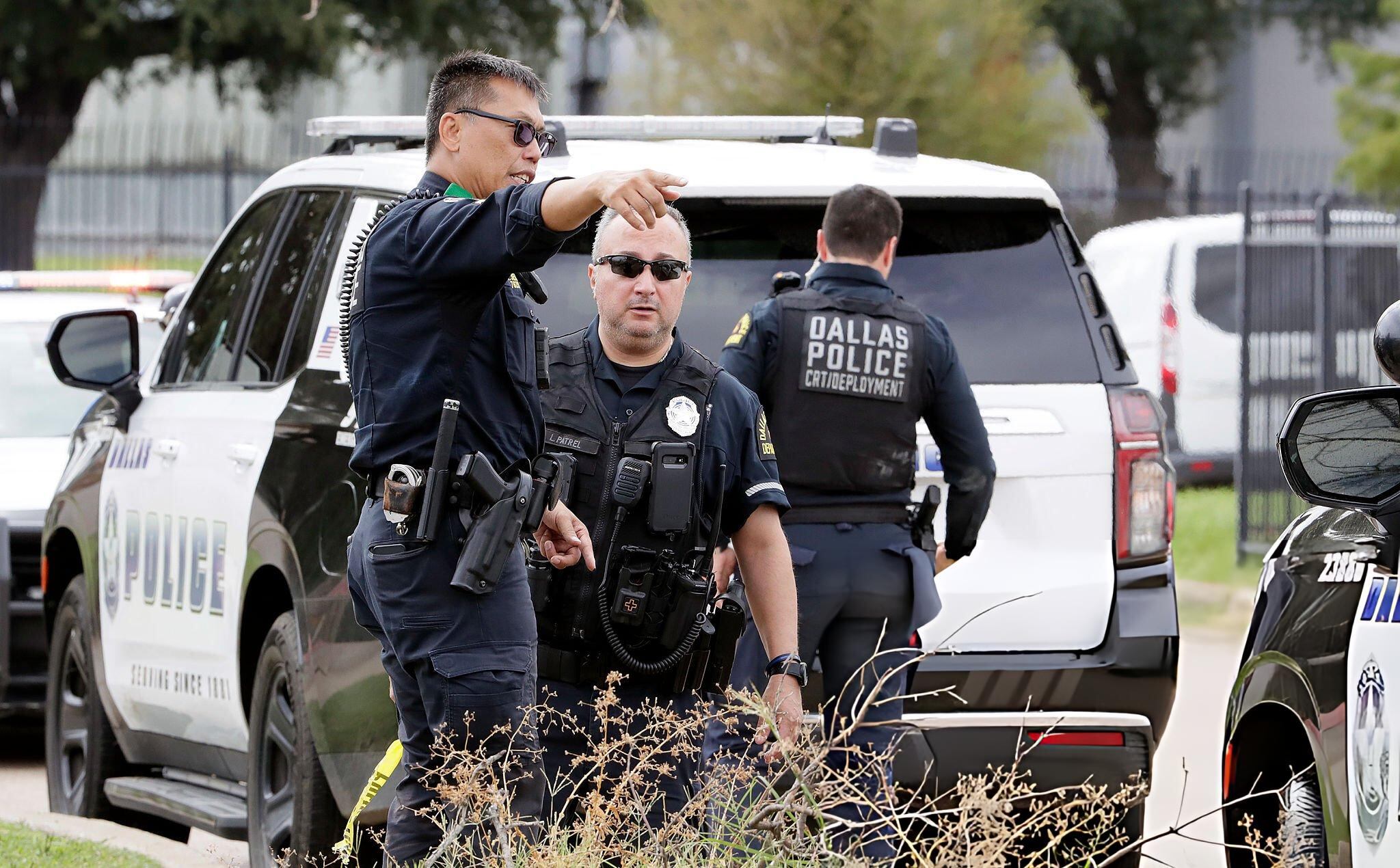 La policía en la escena donde un tirador abrió fuego en una instalación de ICE de Estados Unidos, el 24 de septiembre de 2025 en Dallas. FOTO: Stewart F. House/Getty Images