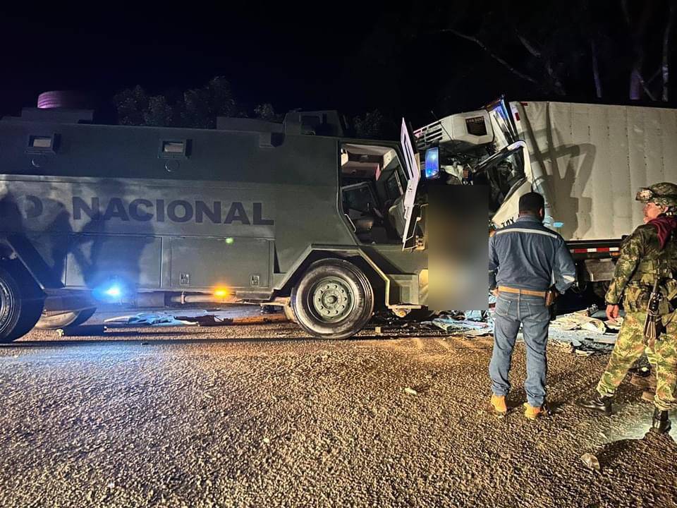 Un muerto y al menos 5 heridos tras accidente de vehículo militar contra furgón en Arauca