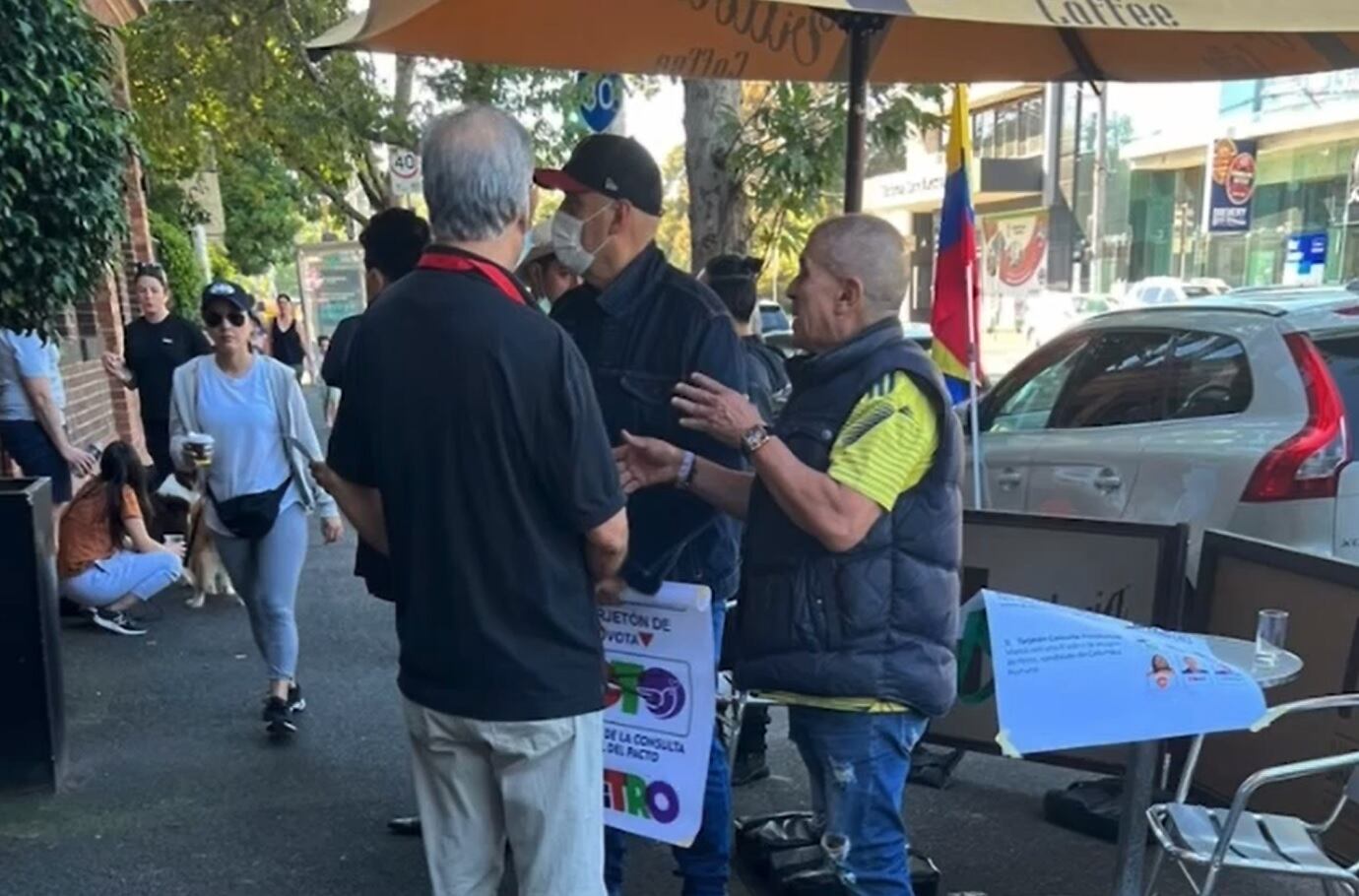denuncian agresión en puesto de votación de Melbourne, Australia por campaña del Pacto Histórico. Foto: pantallazo video.