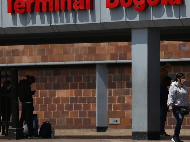 Las terminales de transporte en Bogotá reabrieron sus puertas tras más de cinco meses de restricción en medio de la pandemia del COVID-19. Foto: Colprensa / SERGIO ACERO