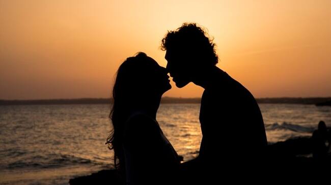 Foto de referencia de dos personas enamoradas. Foto: Getty Images