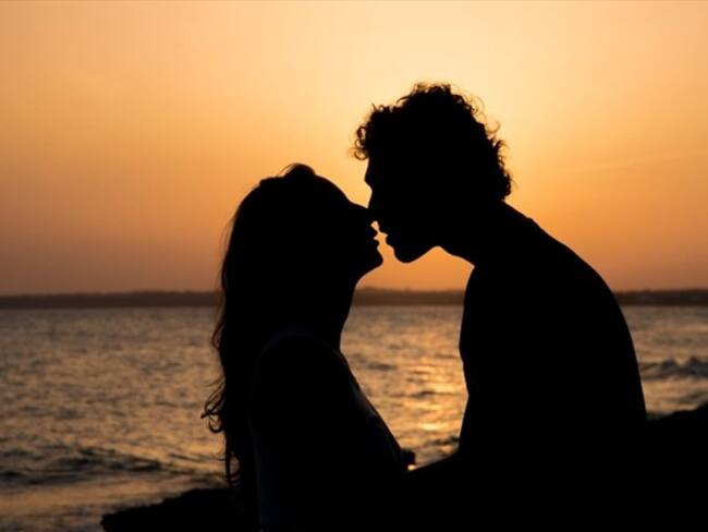 Foto de referencia de dos personas enamoradas. Foto: Getty Images