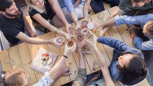 Reabrirán los bares en Bogotá. Foto: Getty Images