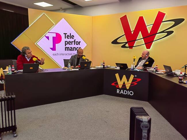 W Radio desde el gran salón Corferias con Teleperformance