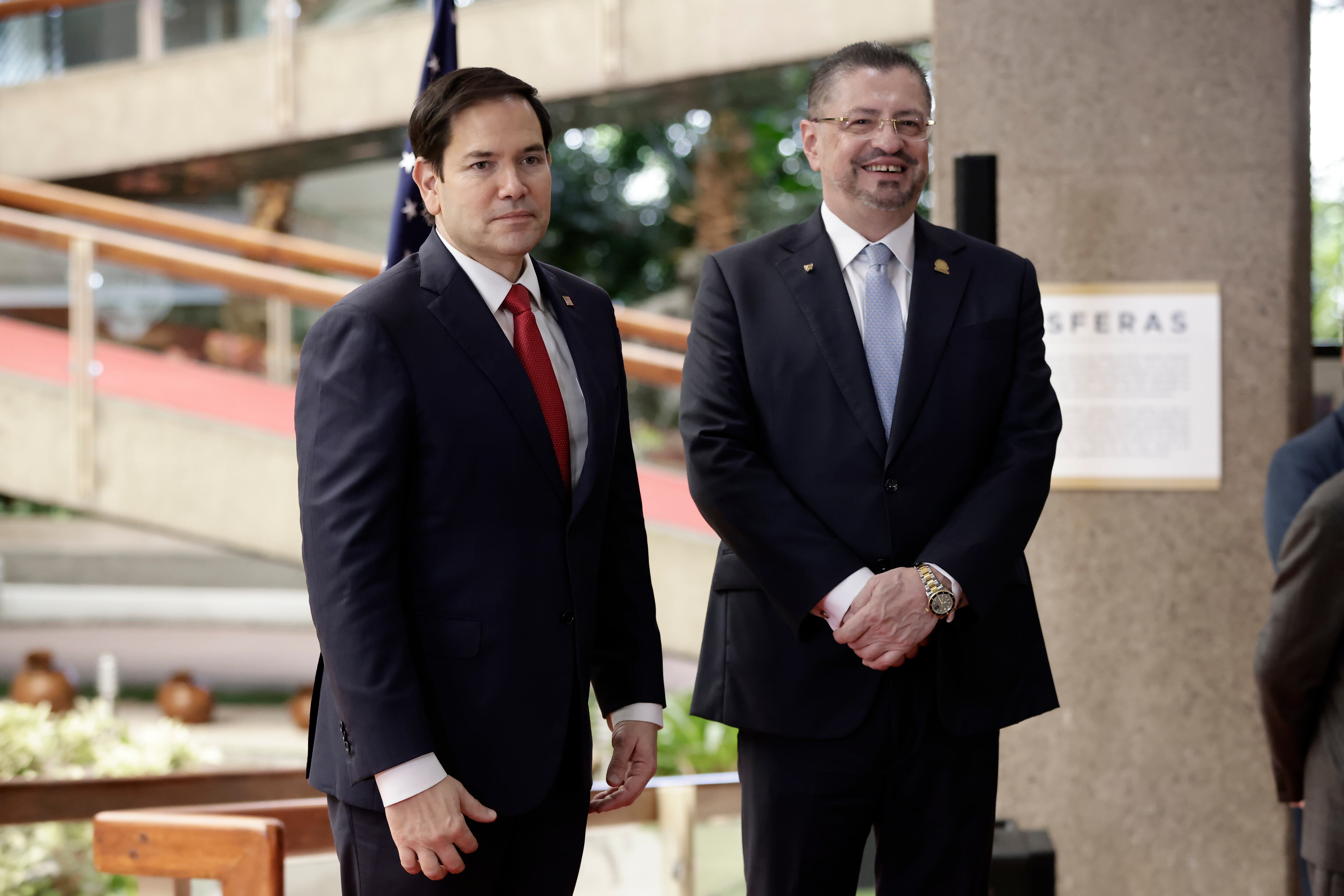 El presidente de Costa Rica, Rodrigo Chaves y secretario de Estado de Estados Unidos, Marco Rubio. FOTO: EFE/ Jeffrey Arguedas