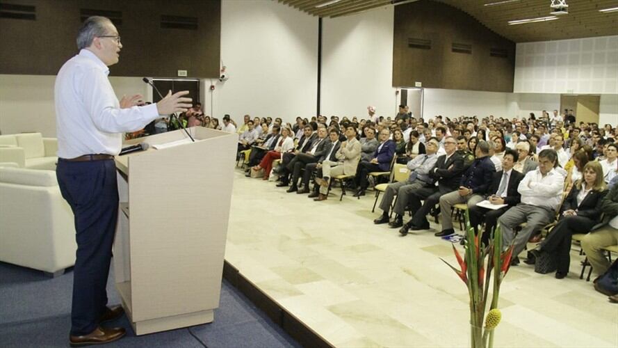 El procurador Fernando Carrillo argumentó que las corporaciones se han manejado “al antojo de los políticos de turno”. Foto: Procuraduría General de la Nación