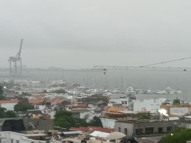 Cartagena, bajo lluvia por tormenta tropical Franklin