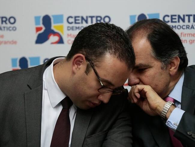 Victor Mosquera (Izq), abogado del Centro Democrático y Oscar Iván Zuluaga (Der) presidente del Centro Democrático.. Foto: Colprensa