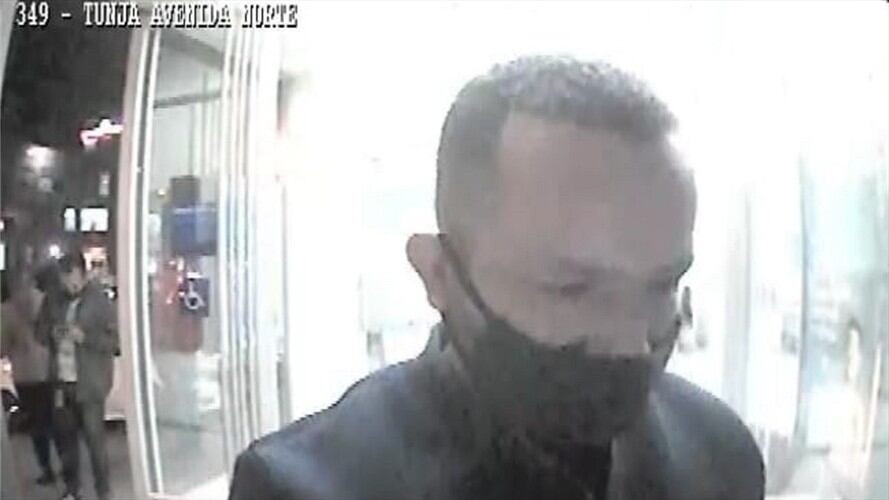 A los capturados se les halló efectúan tarjetas débito y crédito, con los cuales presuntamente efectuaban hurto.. Foto: Policía de Tunja