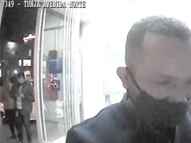 A los capturados se les halló efectúan tarjetas débito y crédito, con los cuales presuntamente efectuaban hurto.. Foto: Policía de Tunja