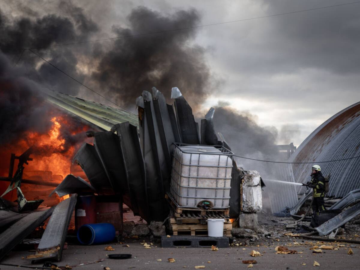 Al menos 8 muertos y 24 heridos tras bombardeo ruso contra Kiev