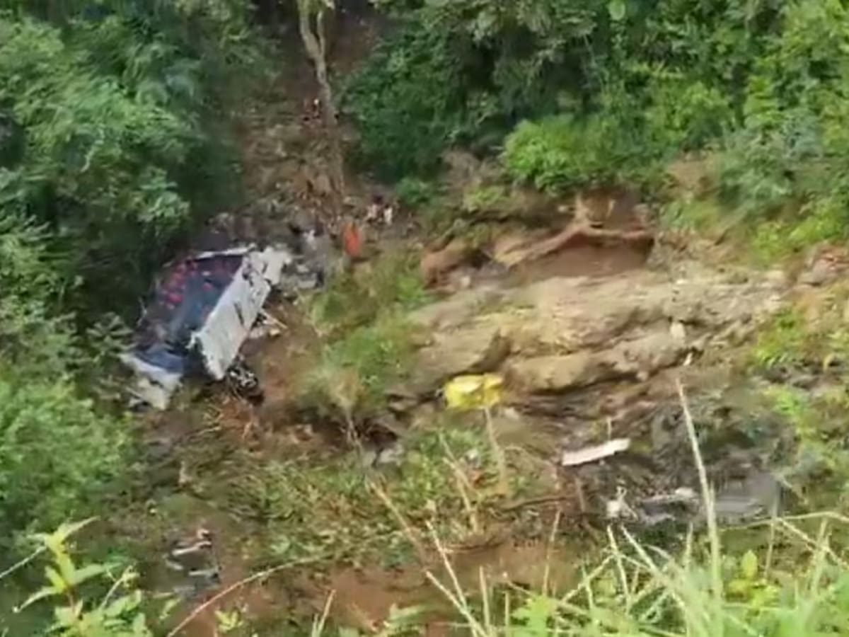 Suspenden a empresa de bus en el que viajaban 16 jóvenes que fallecieron en accidente en Antioquia