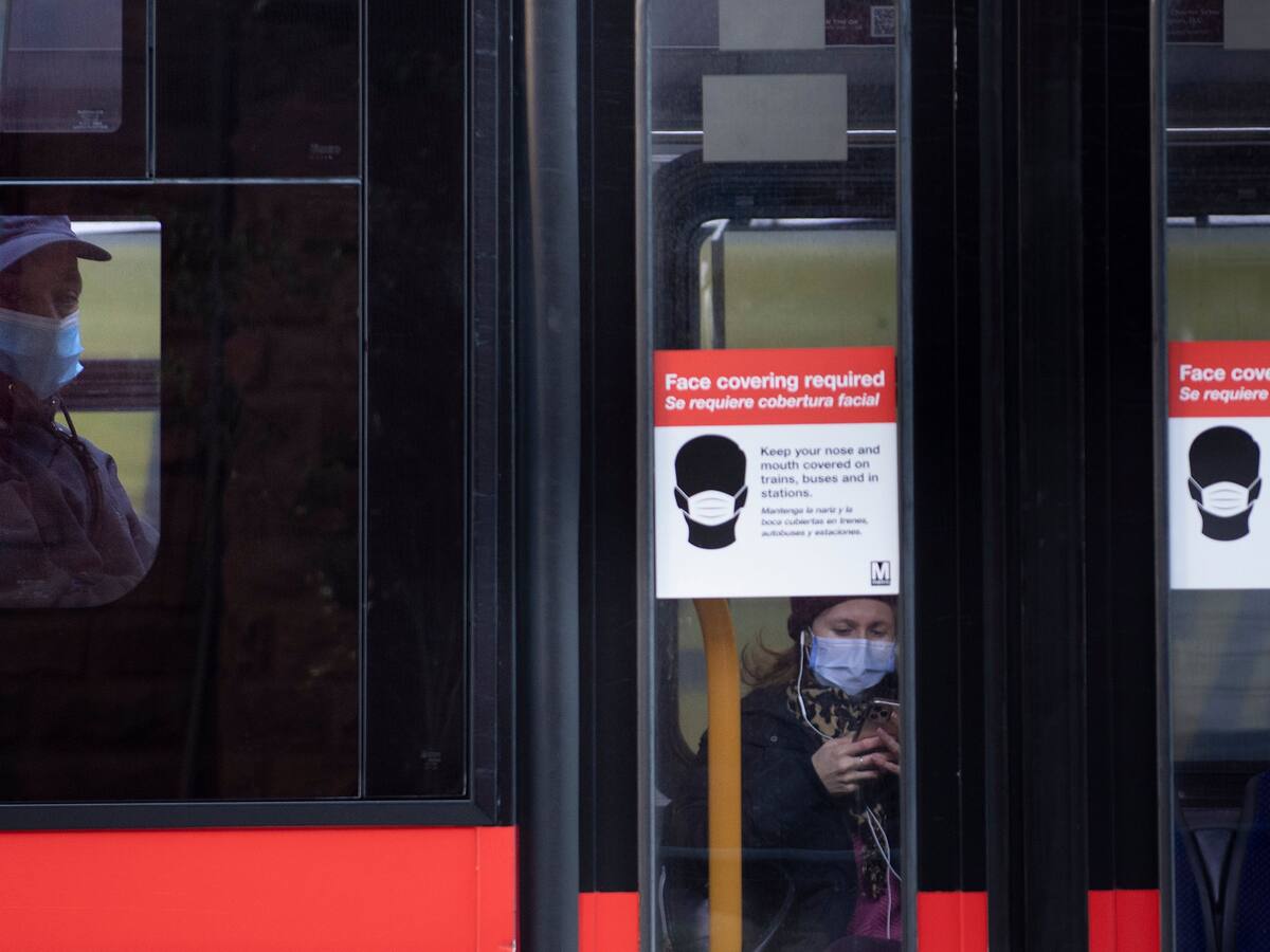 Jueza revoca la orden de usar tapabocas en el transporte público de EE.UU.