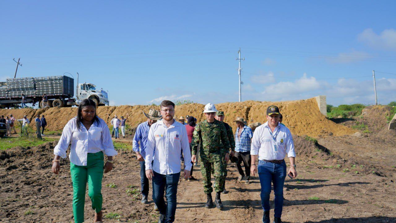 Trabajos de instalación del puente de Concordia/ Gobernación del Magdalena