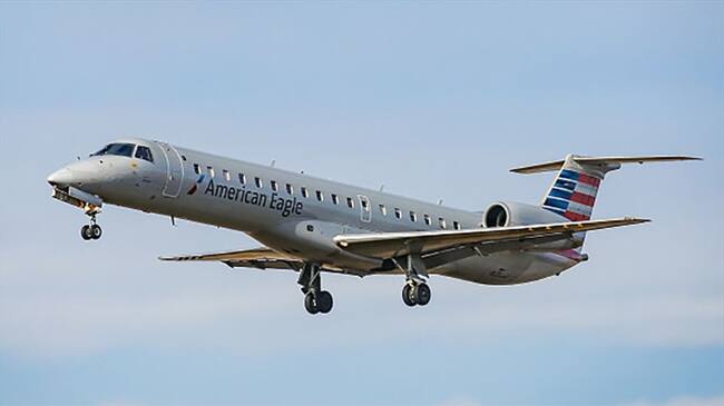 IATA a favor de protectores faciales pero en contra del distanciamiento en los aviones. Foto: Getty Images