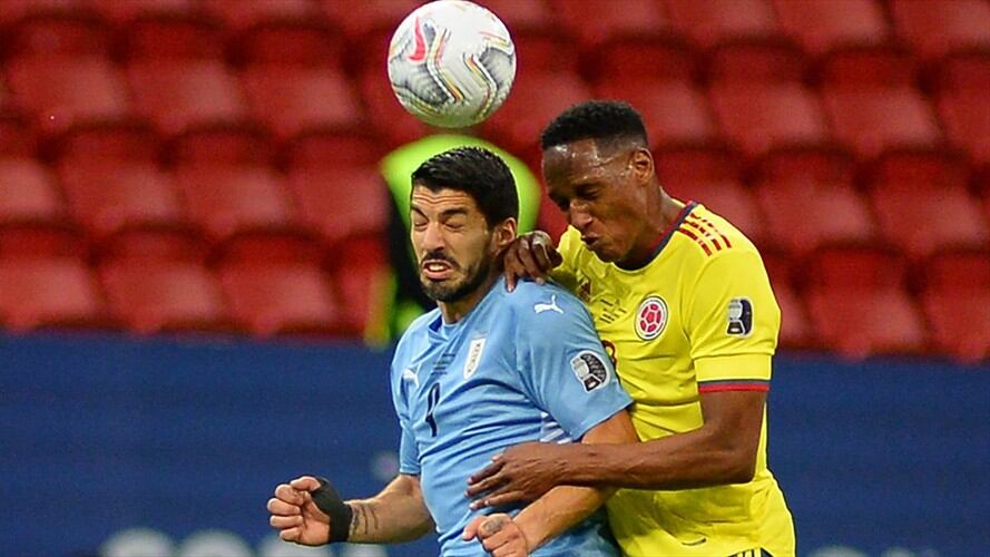 Delantero uruguayo Luis Suárez y defensor colombiano Yerry Mina en los cuartos de final de la Copa América. Foto: Andressa Anholete/Getty Images