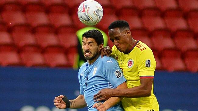 Delantero uruguayo Luis Suárez y defensor colombiano Yerry Mina en los cuartos de final de la Copa América. Foto: Andressa Anholete/Getty Images