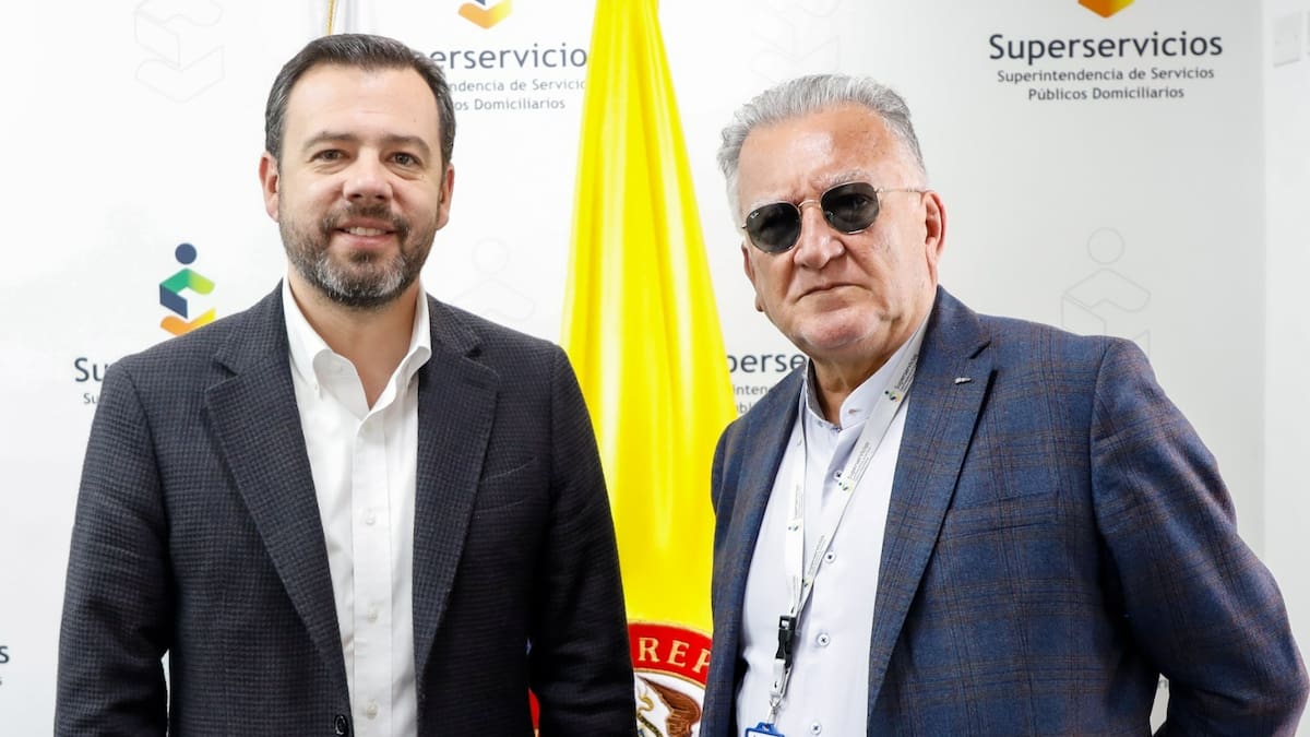 Acuerdo entre la Superservicios y la Alcaldía de Bogotá para mejorar servicios públicos