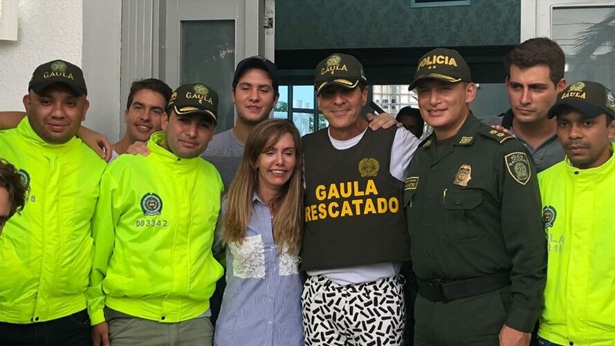 Acosta expuso lo siguiente: “me encapucharon enseguida, a mí me ponen las esposas uniformados dos policías, armados, y con toda la dotación".Foto: Policía Metropolitana