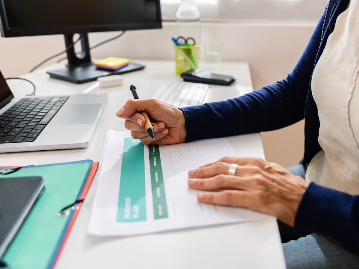 Así puede cotizar a pensión un colombiano desde el exterior: Colpensiones y Fondos Privados