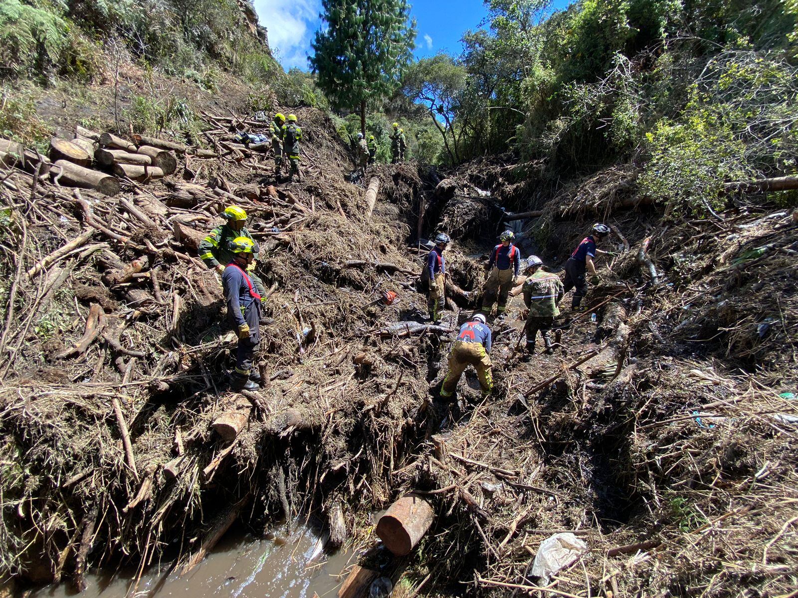 Labores del Ejército en la vía a La Calera. Foto: José David Rodríguez.