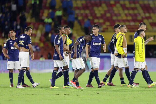 Jugadores de Millonarios tras su derrota ante el Bucaramanga / Colprensa.