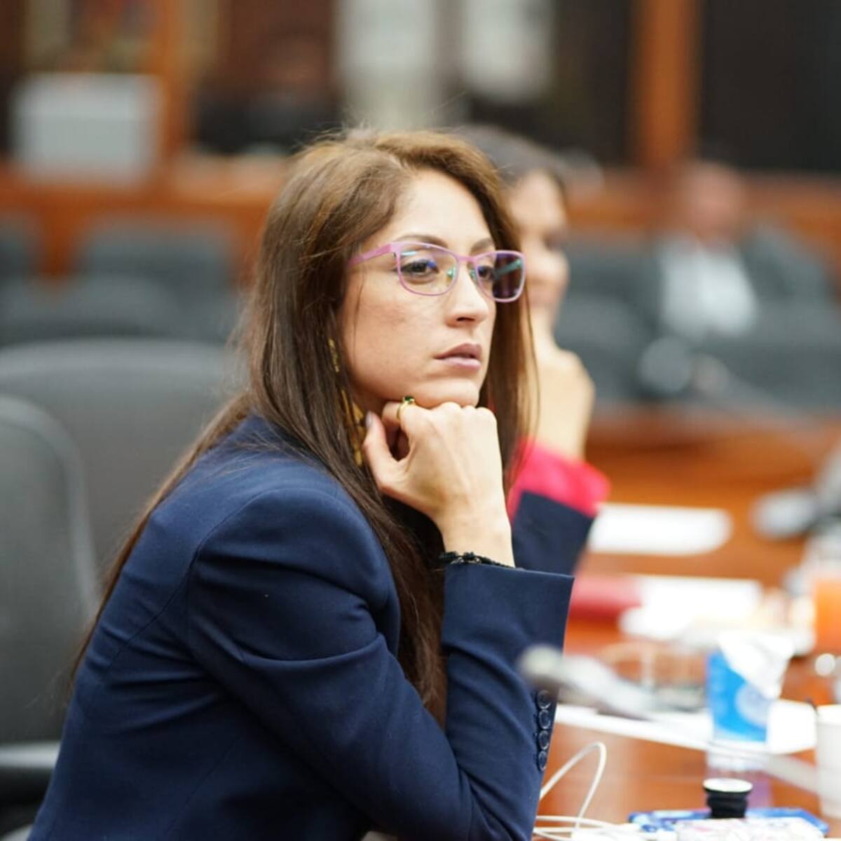 Oyente perturbado dice que si Jennifer Arias no renuncia “se pega un tiro”