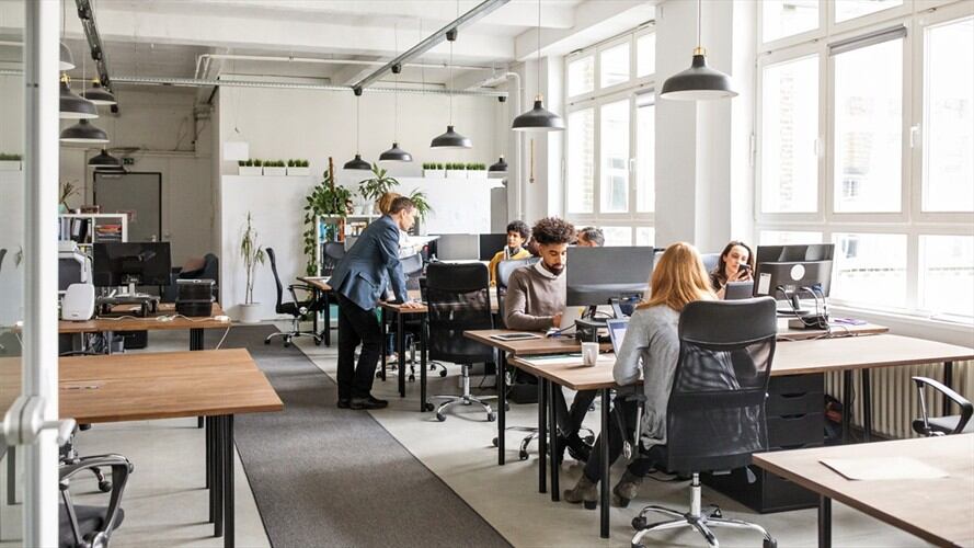 Cerca de 500 vacantes en diferentes áreas ofrece esta empresa. Foto: Getty Images