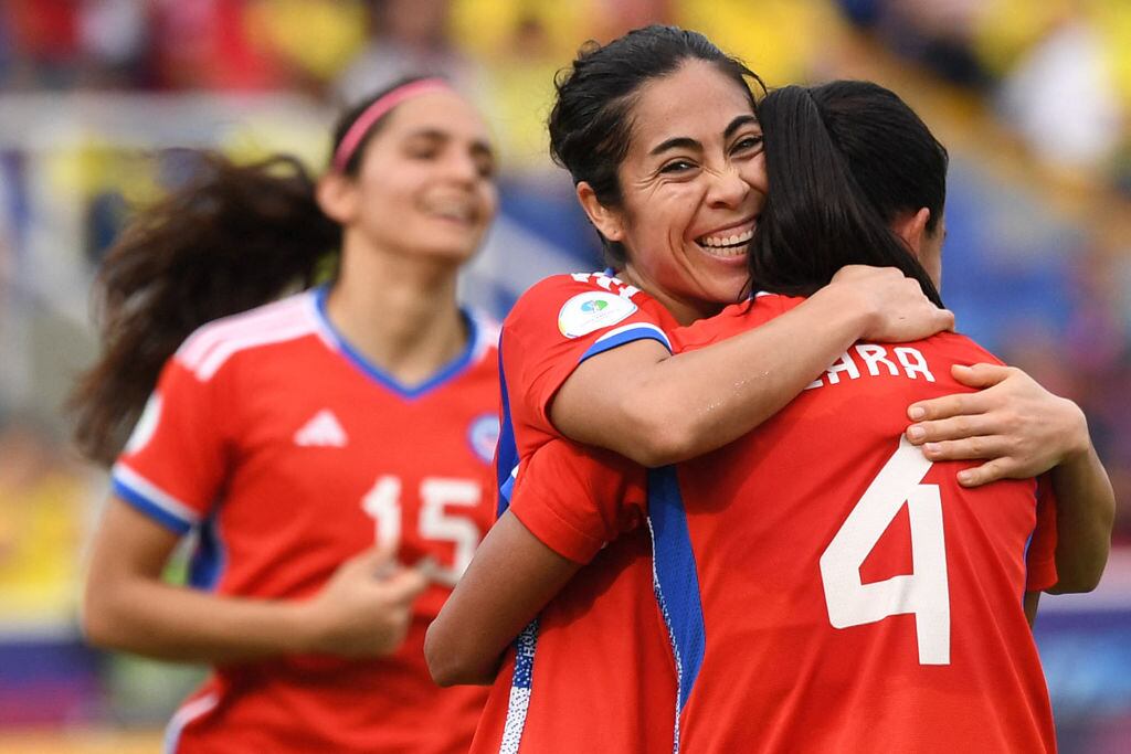 Chile celebra su victoria ante Bolivia.(Photo by Juan BARRETO / AFP) (Photo by JUAN BARRETO/AFP via Getty Images)