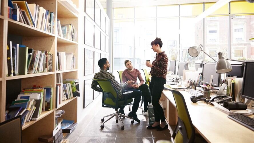 ¡Trabajo si hay! Johnson & Johnson tiene varias vacantes de empleo en el país. Foto: Getty Images