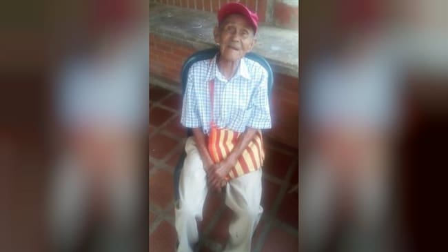 Un hombre de 100 años permanecía hospitalizado tras sufrir una brutal golpiza a manos, presuntamente, de un menor de 13 años. Foto: Erika Rebolledo (W Radio)