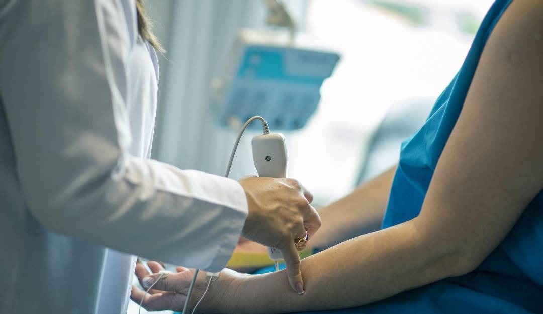 Imagen de referencia de cita médica. (Photo by FernandoZhiminaicela/Pizabay)