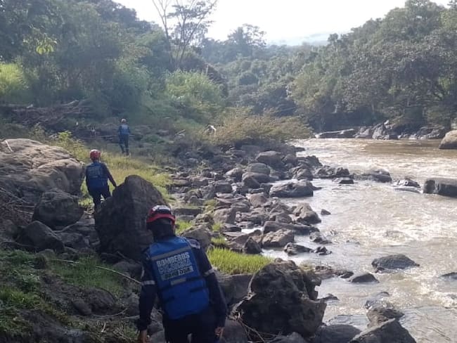 Continúa la búsqueda de joven que desapareció en un río en Barbosa, Santander