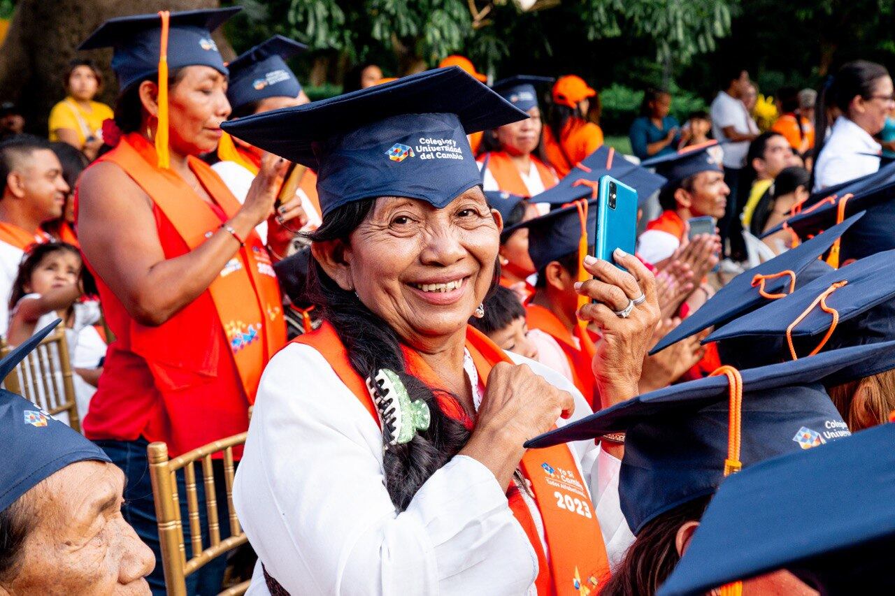 Entrega de certificados de alfabetización/ Gobernación del Magdalena