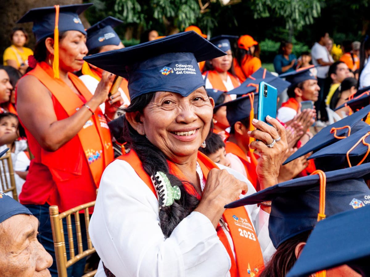 Mujeres de la comunidad indígena chimila beneficiados con programa de alfabetización