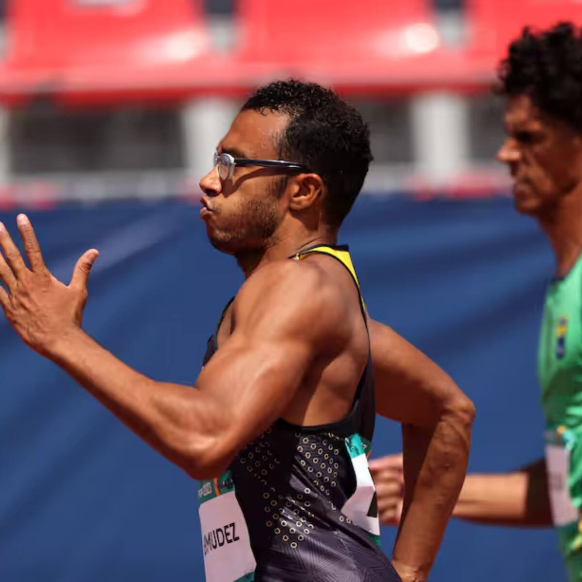 Buinder Bermúdez gana medalla de bronce en los 100 metros en atletismo de los Paralímpicos