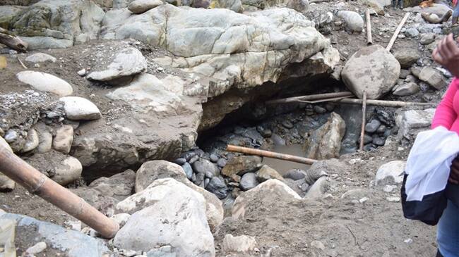 Los indígenas realizaban labores de minería artesanal cuando fueron sorprendidos por la roca . Foto: Gobernación del Cauca