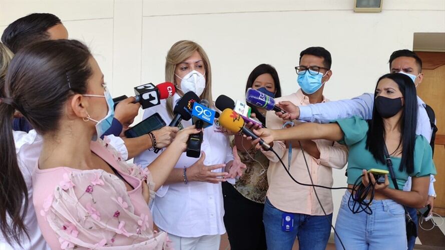 La gobernadora del Valle del Cauca, Clara Luz Roldán, anunció $100 millones de recompensa por información que permita dar con los autores de crimen. Foto: Cortesía Gobernación del Valle