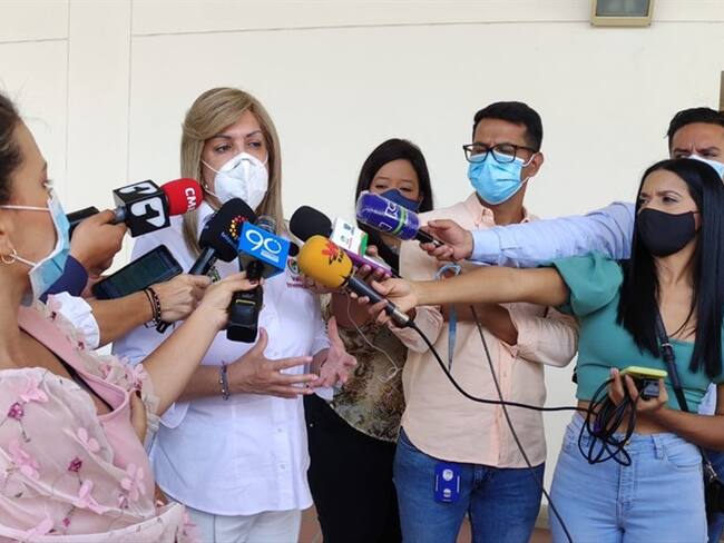 La gobernadora del Valle del Cauca, Clara Luz Roldán, anunció $100 millones de recompensa por información que permita dar con los autores de crimen. Foto: Cortesía Gobernación del Valle