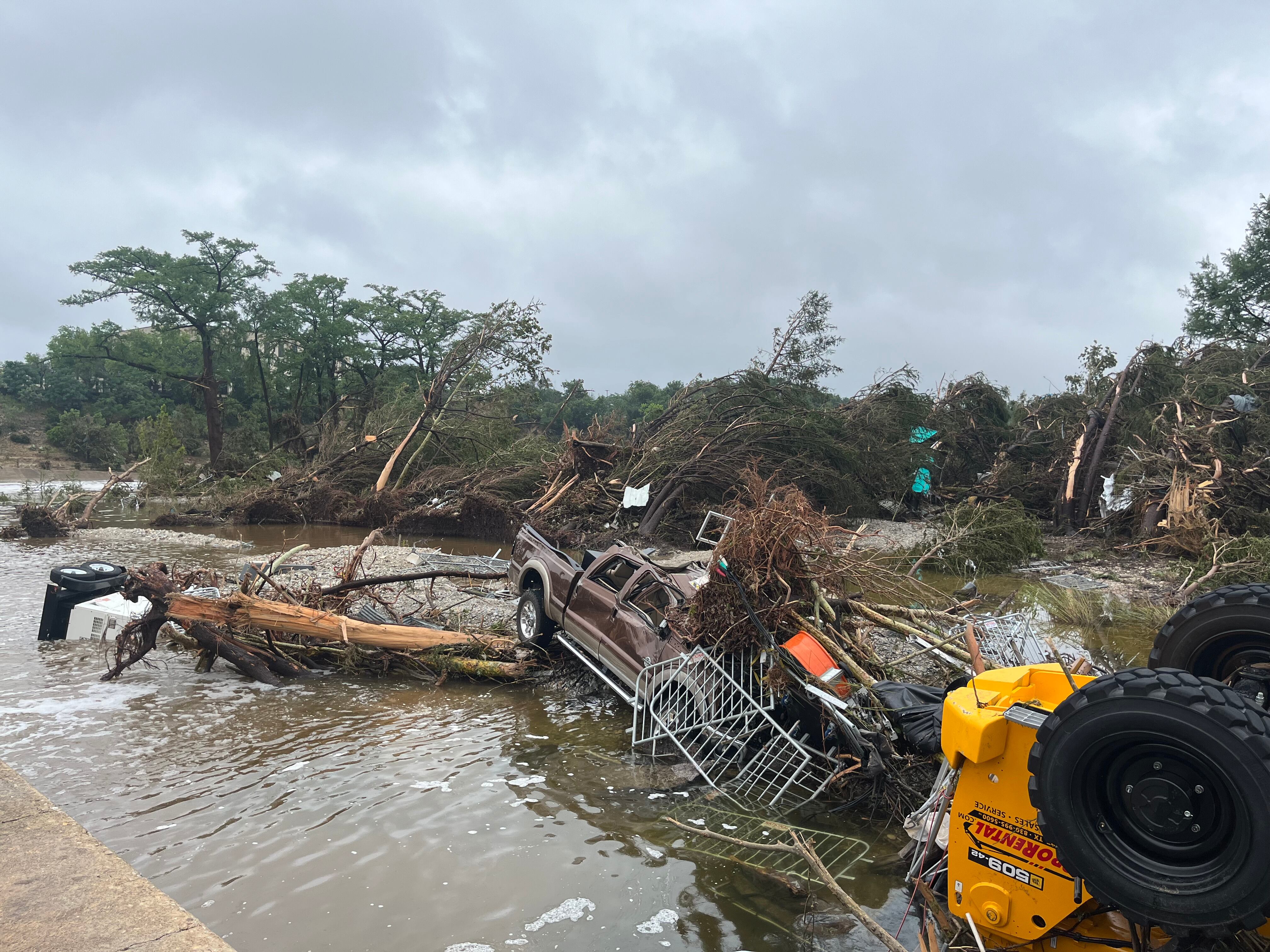 Escombros ocasionados debido a las inundaciones en el área de Kerrville, Texas (EE.UU.). FOTO: EFE/Alejandra Arredondo
