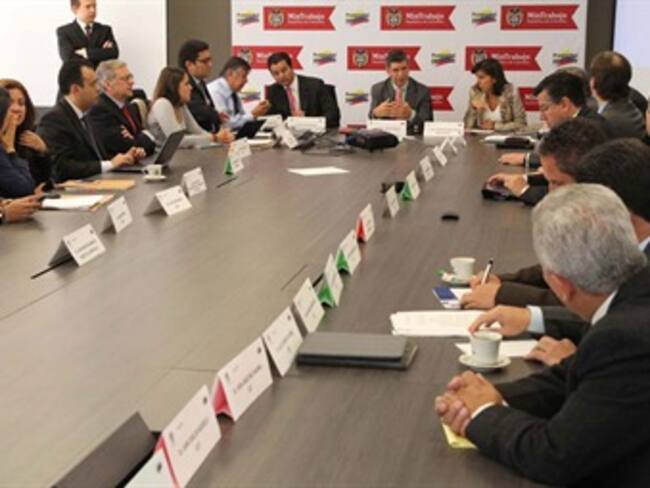 Fracasó negociación del salario mínimo; Gobierno lo aumentará por decreto